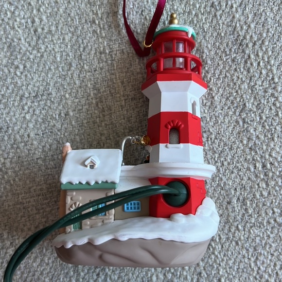 Hallmark Light up blinking lighthouse Ornament - Picture 5 of 6